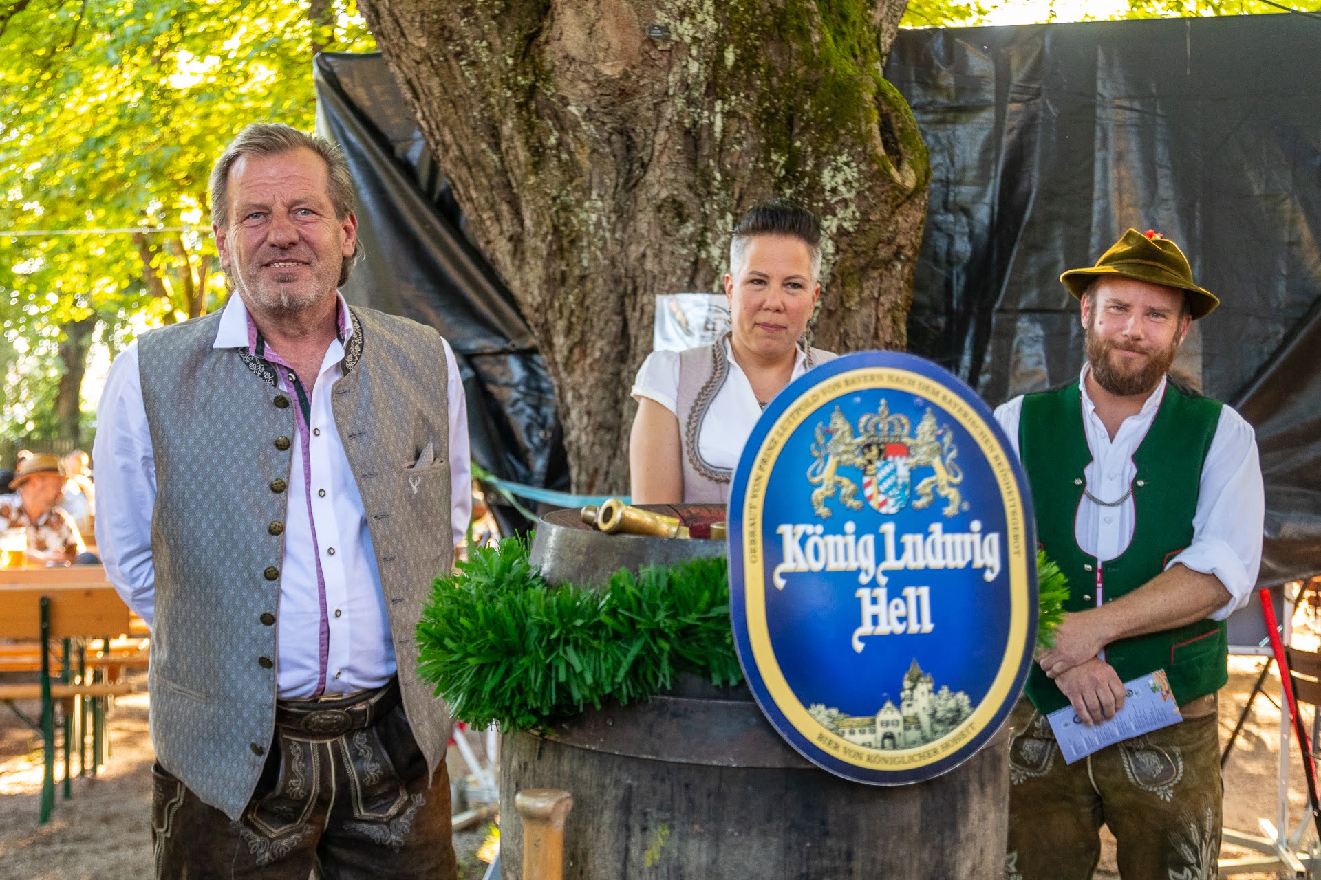 „Wir freuen uns riesig aufs Fest“, so Andreas Kirchmeier vom Wiesnrat (r.), daneben Stefanie Denk und der neue Wirt Robert Schmidt.