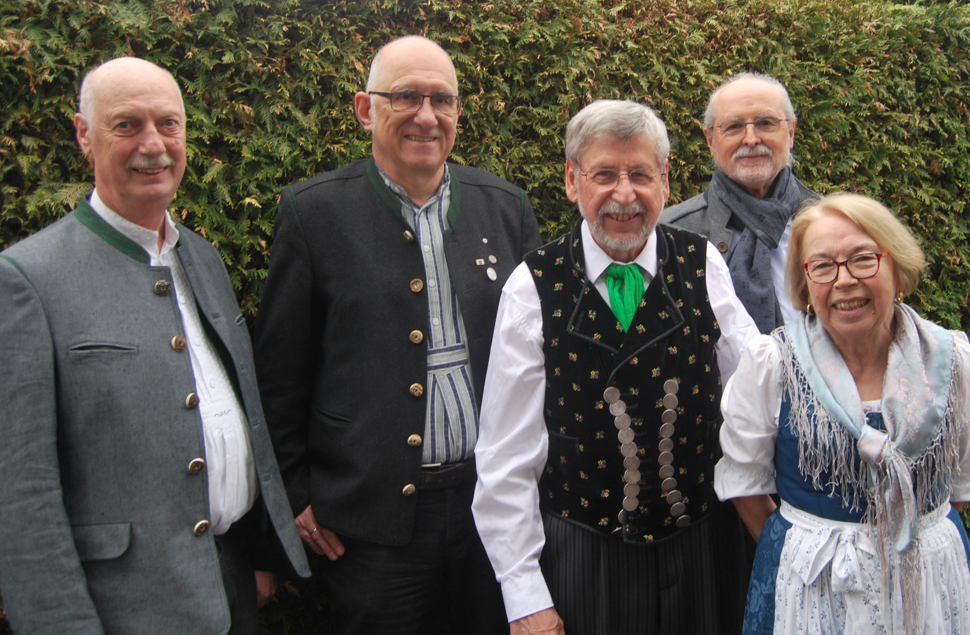 Der amtierende Vorstand von links: Peter Lang, Frieder Vogelsgesang, Willi Franz, Franz Grandl, Monika Fulger. © Christl Franz