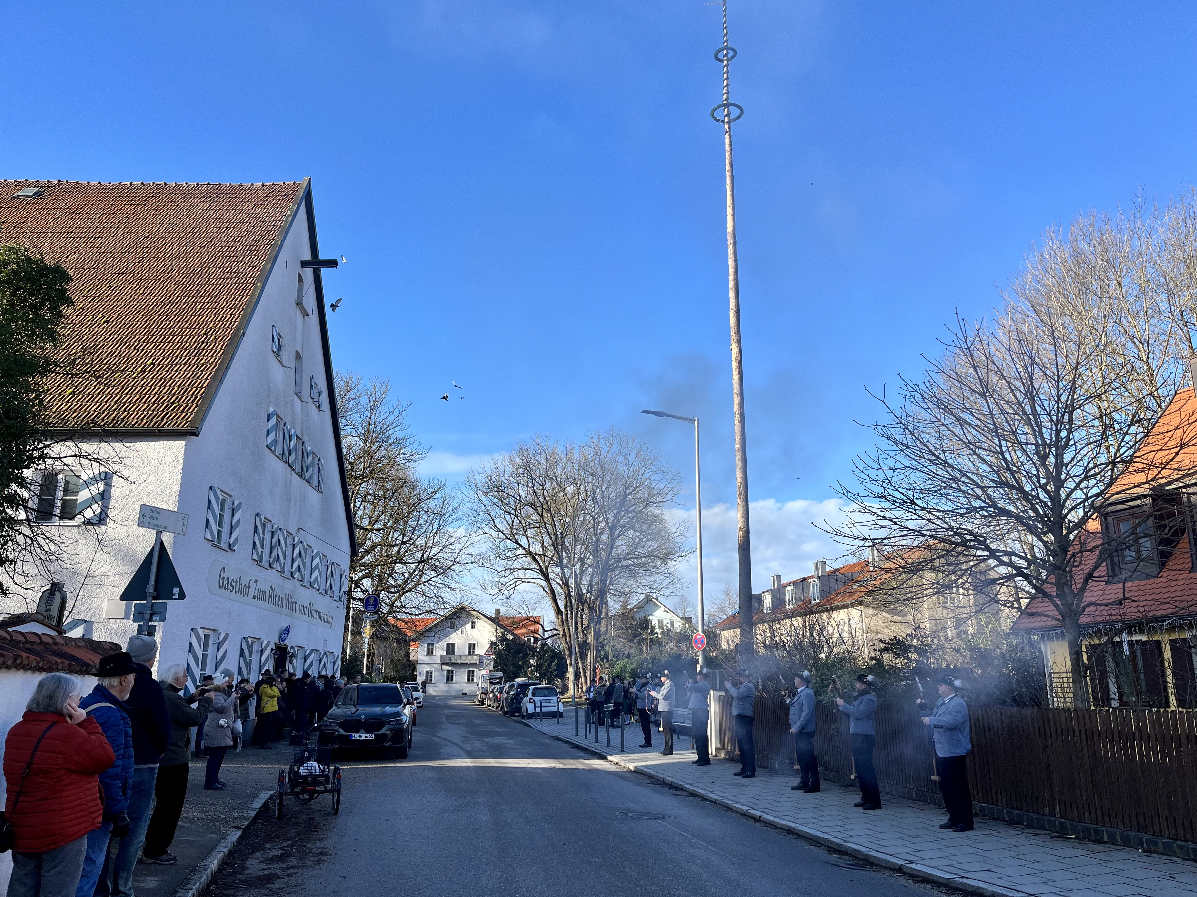 Anböllern am Alten Wirt auf Glück und Segen für alle Wirtsleute 