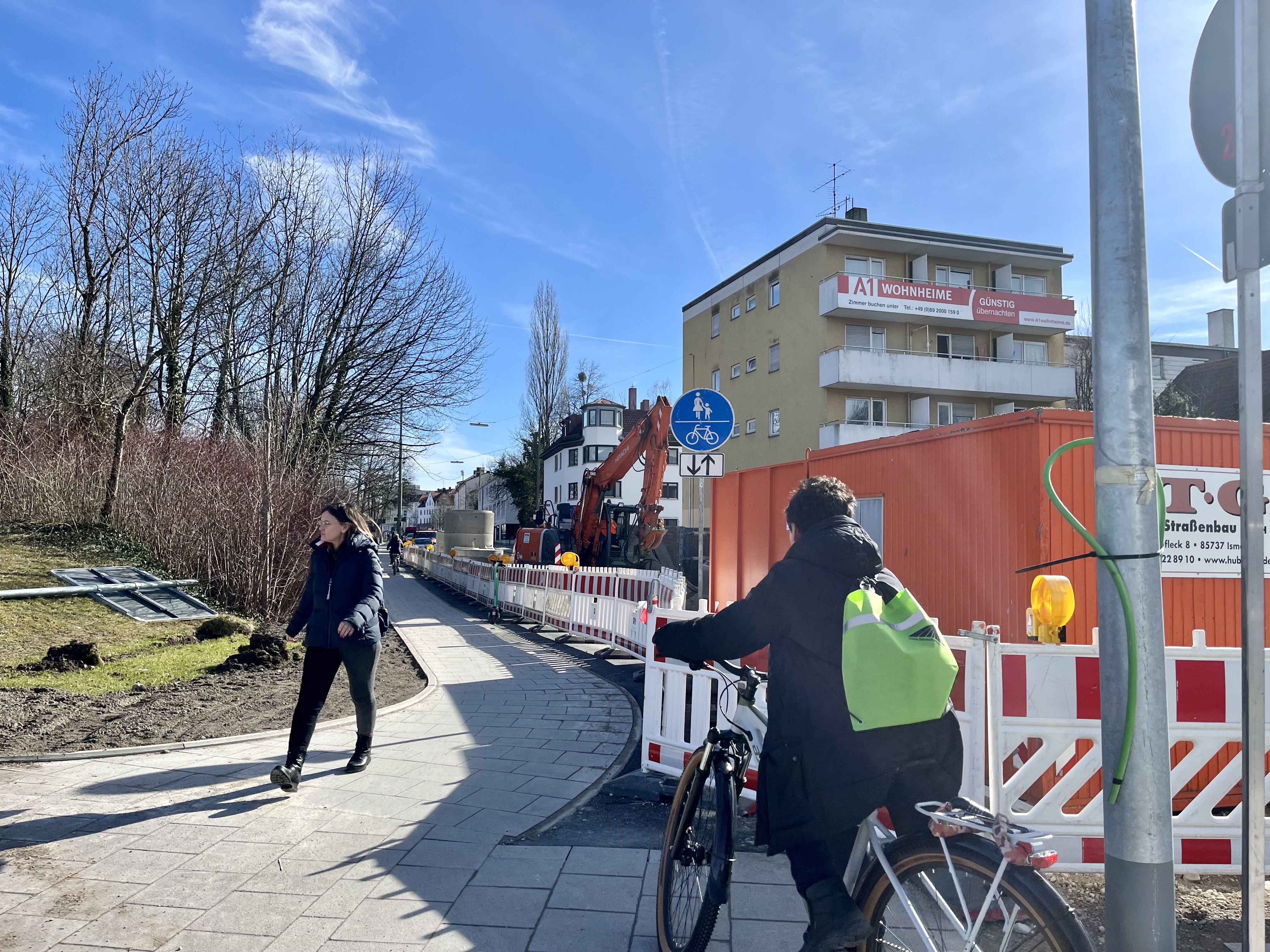 Derzeit haben Fußgänger und Radler einen schmalen Streifen, um von der Lortzingstraße zum Bahnhof zu gelangen.