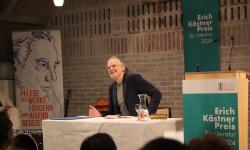 Featured image of post „Dem Bierernst ein Bein stellen“