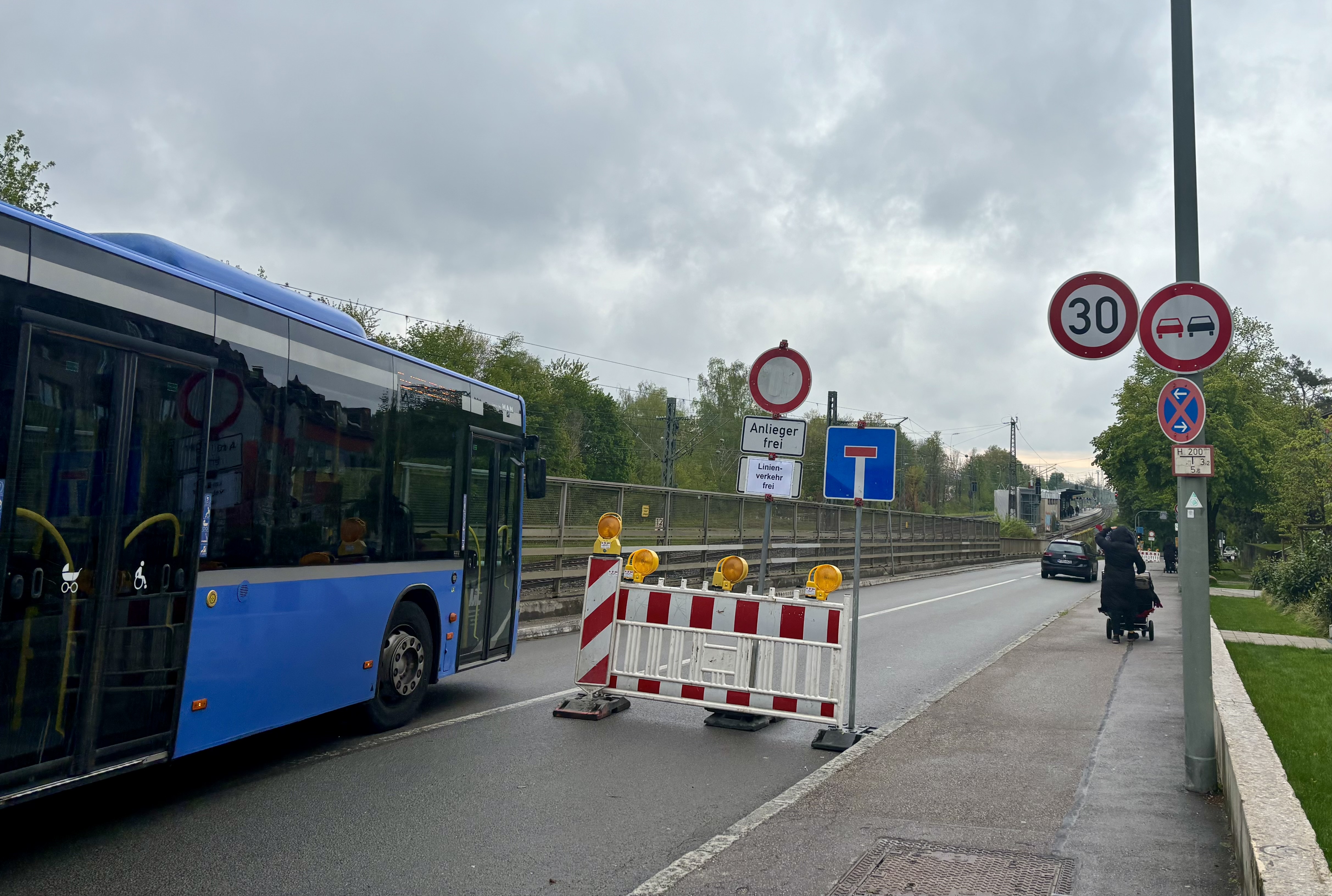 Bus darf weiterhin durch.