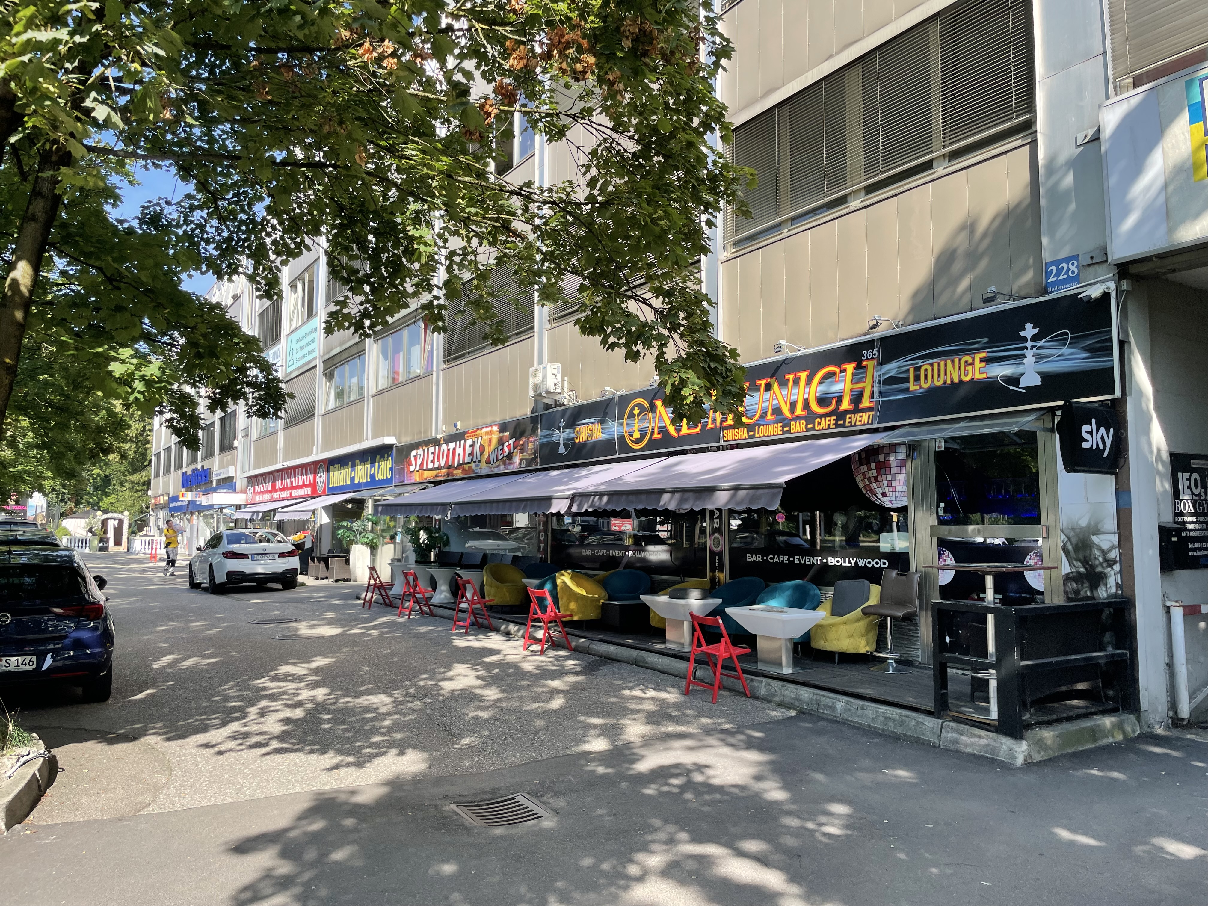 Spielhallen-Häufung auch in der nahen Bodenseestraße.