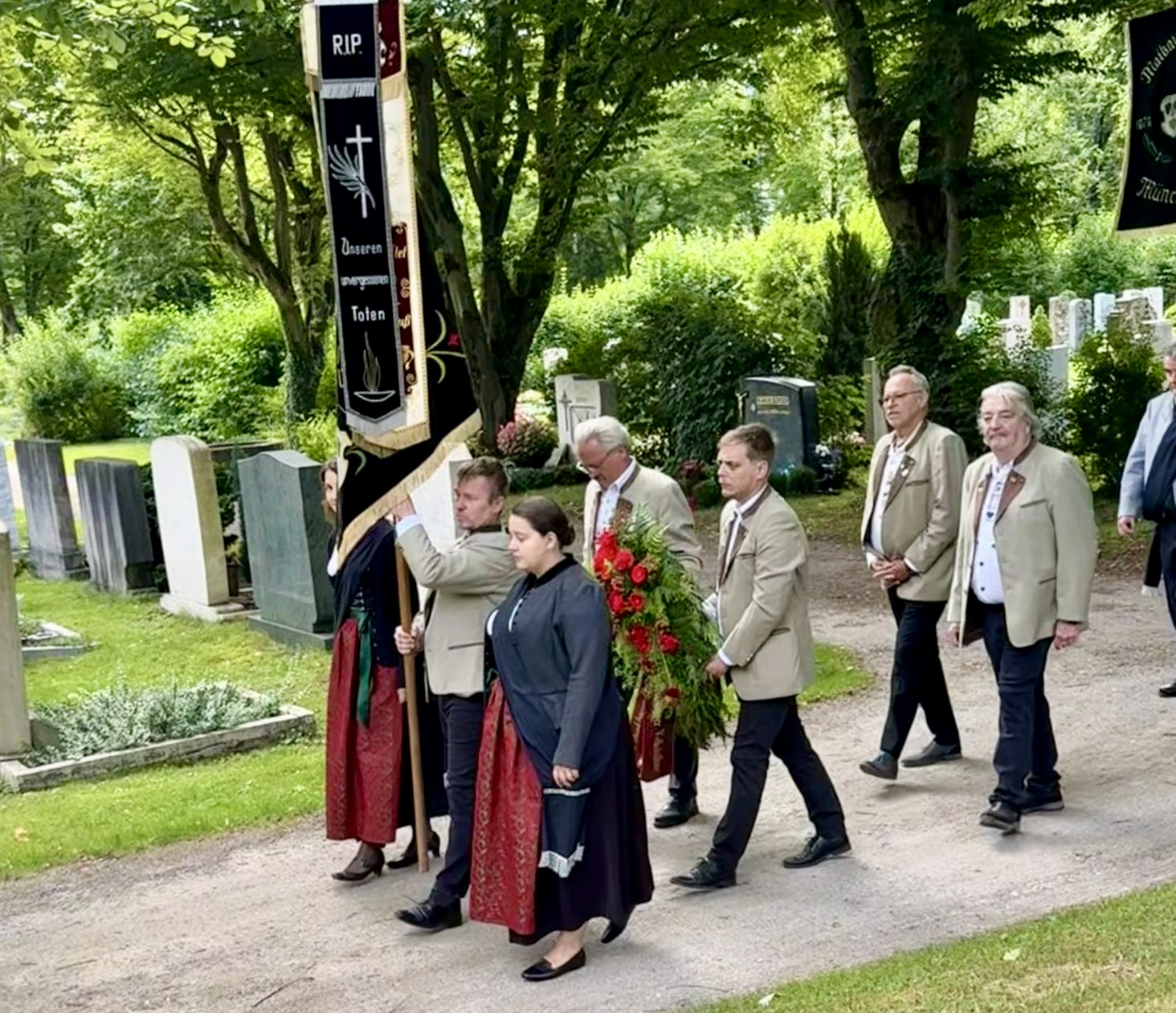 Fahnenabordnung der Neuaubinger Volksbühne
