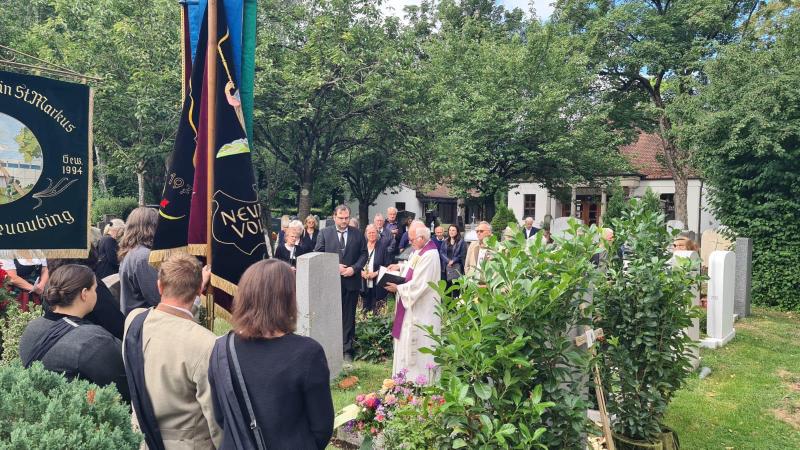 Featured image of post Trauer um den Aubinger Peter Bauer