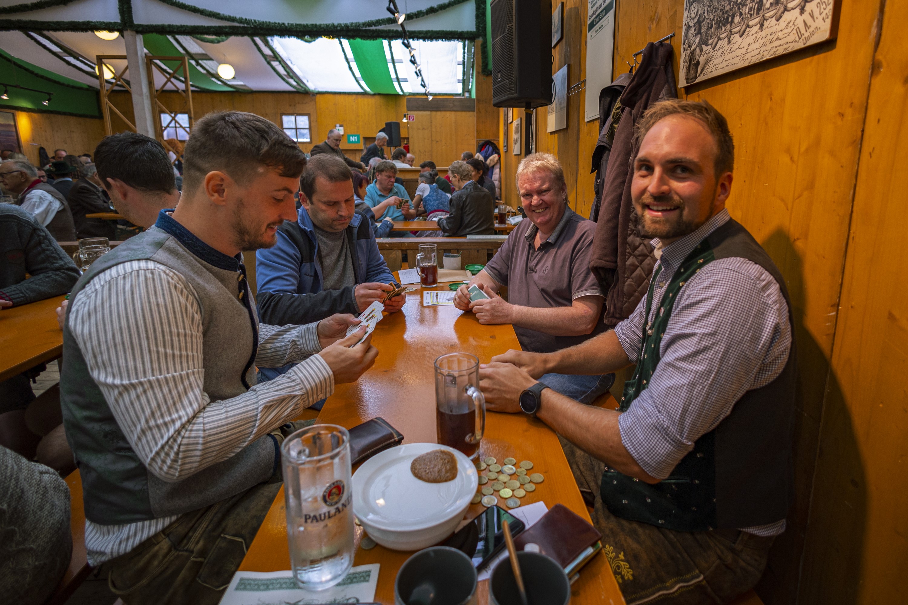 Foto vom Schafkopfturnier der Schafkopfschule 2022 auf der Wiesn © Schafkopfschule 