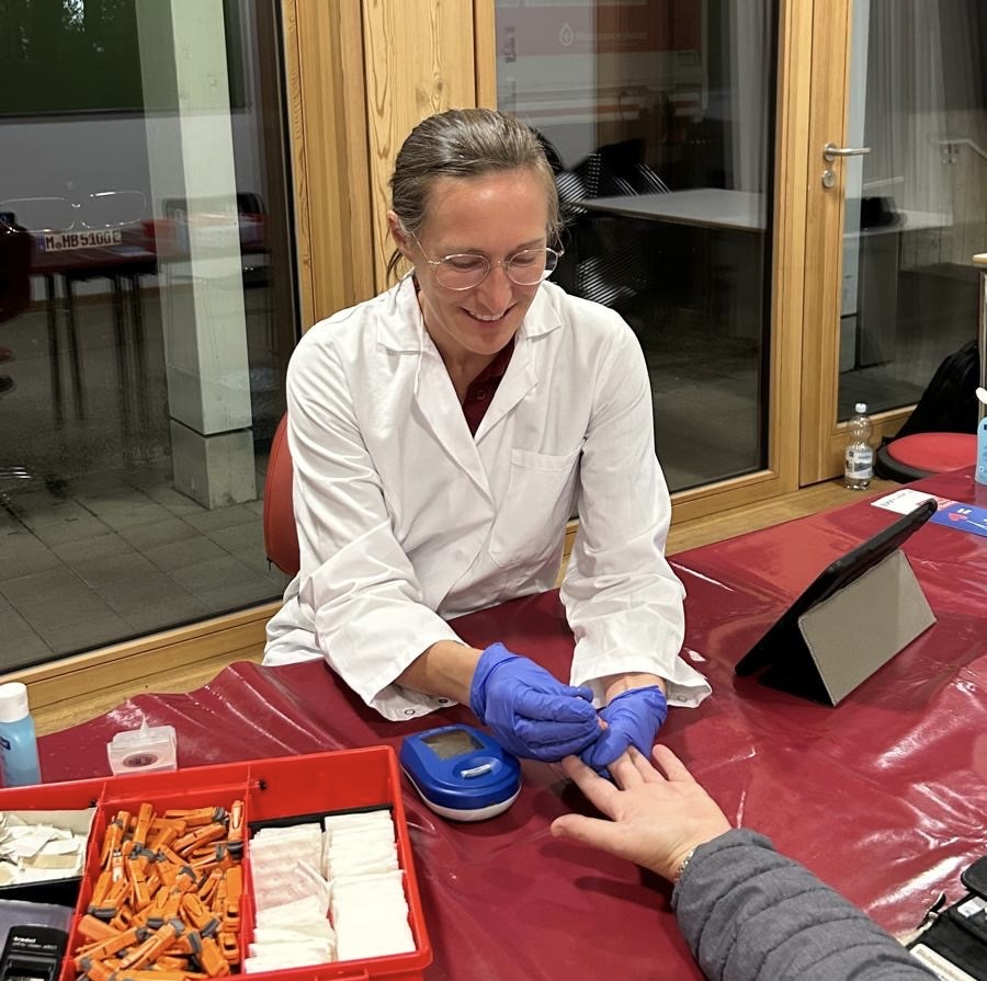 Extra Tröpfchen vorneweg für die Eisenbestimmung.