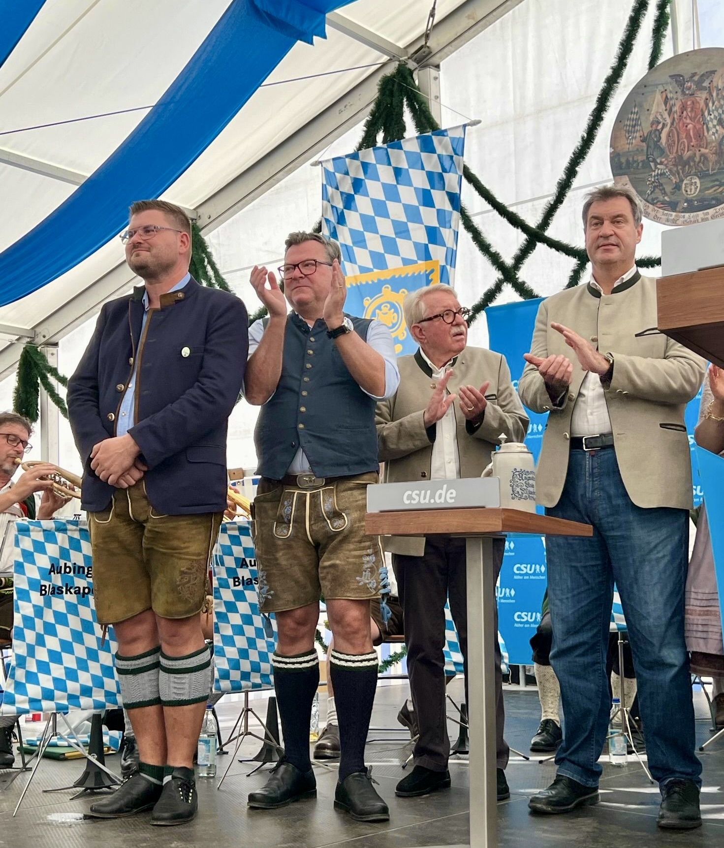 Sebastian Kriesel, Josef Schmid, Otmar Bernhard und Markus Söder (v.l.) im letzten Jahr auf der Bühen des Herbstfestes.