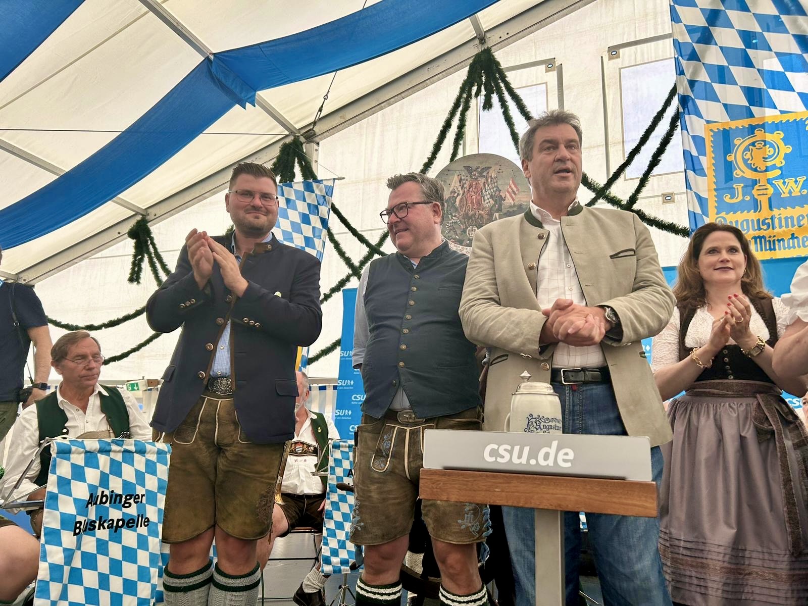 Zum Herbstfest 2023 kam MInisterpräsident Markus Söder und Joseef Schmid (v.r.), rechts Sebastian Kriesel.