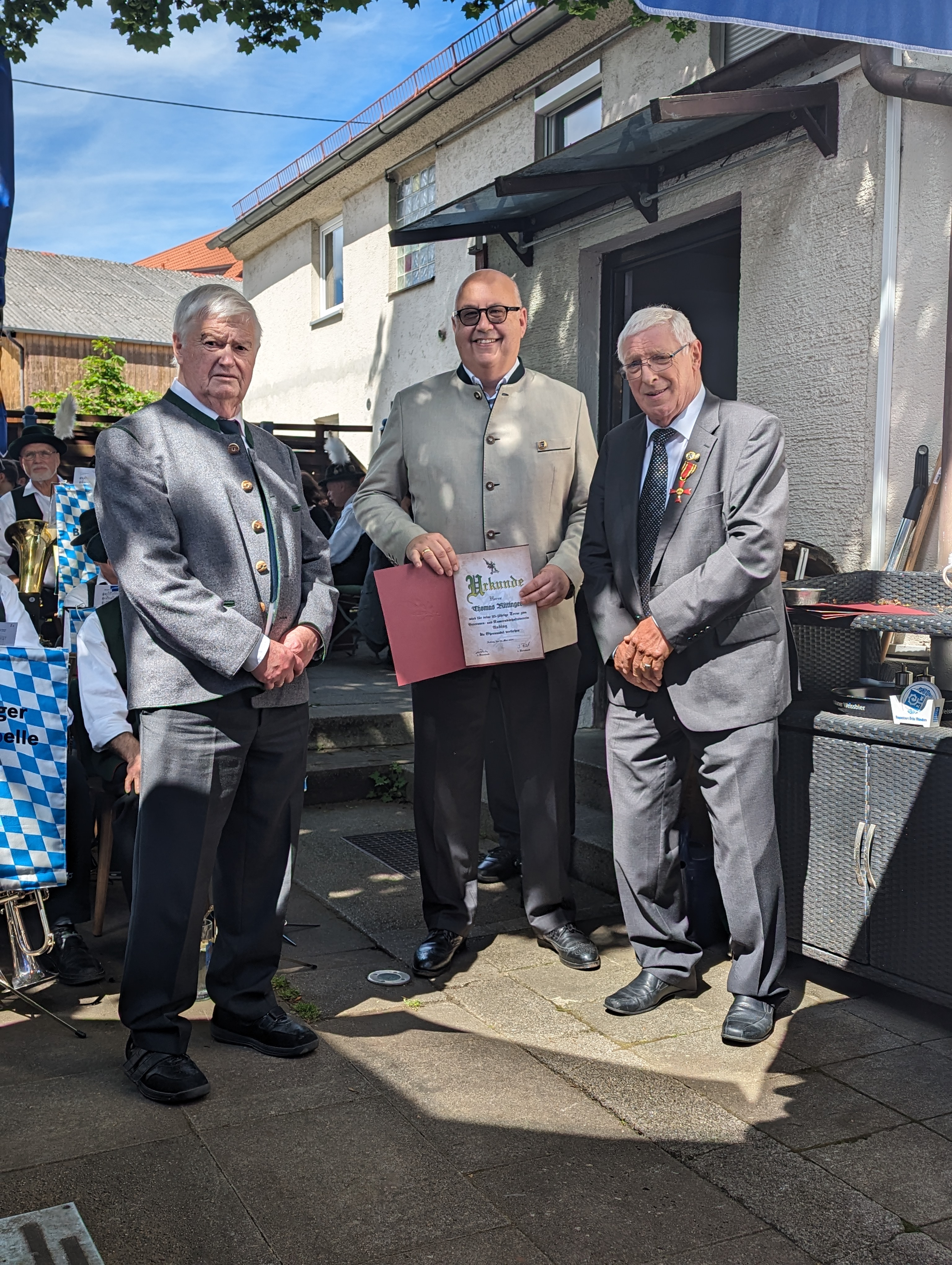 Thomas Rittinger wurde für 25 Jahre Mitgliedschaft beim Veteranen- und Kameradschaftsverein Aubing ausgezeichnet.