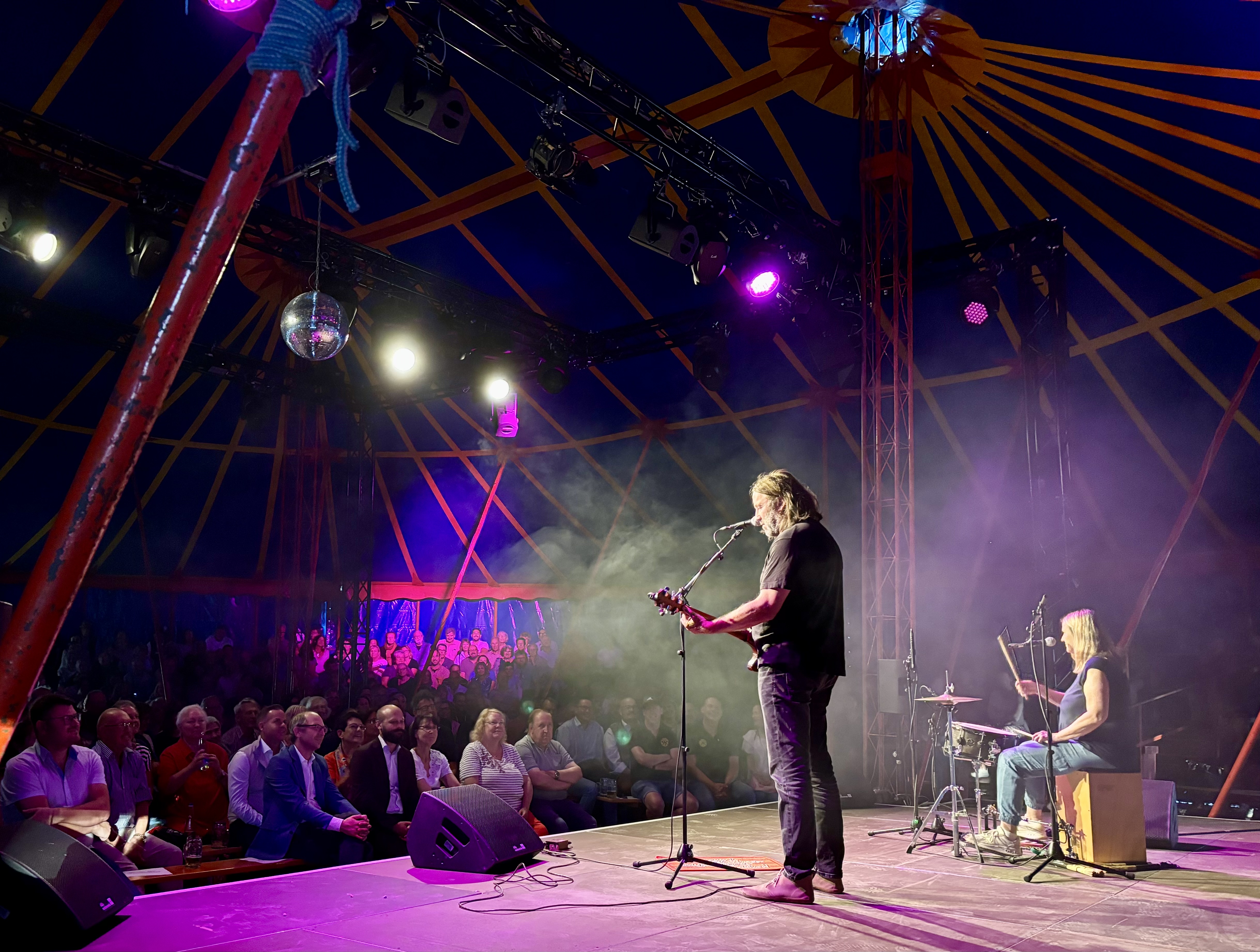 Während der Stadtteilkulturwoche war Roland Hefter zu Gast im Aubinger Zirkuszelt.