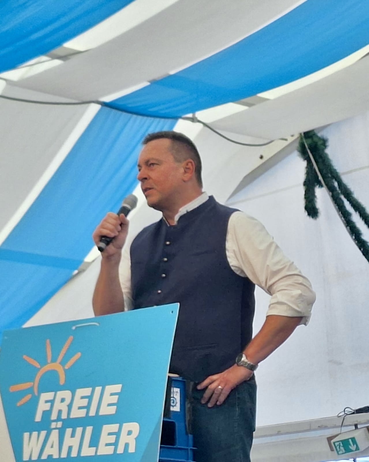 Seit 2023 organisiert Roland Jung den Politischen Abend der Freien Wähler München mit vollem Zelt und viel Prominenz wie Hubert Aiwanger, MdL und Prof. Dr. Michael Piazolo.