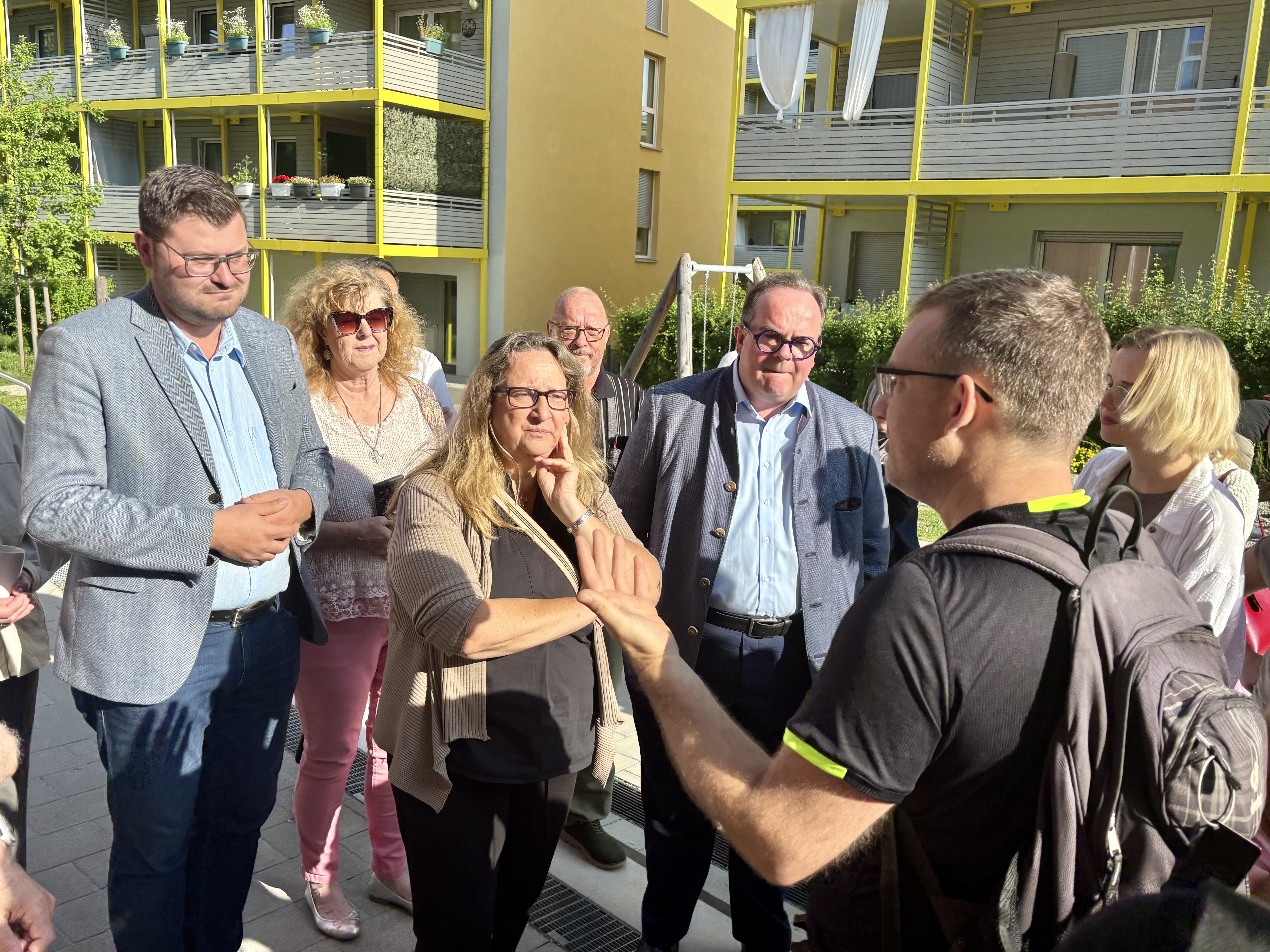 Sebastian Geiger erklärte die Notlage der Eltern, die eine Nachmittagsbetreuung suchen. V.l. Sebastian Kriesel, Marion Bergmann, Alexandra Gassmann und Clemens Baumgärtner.