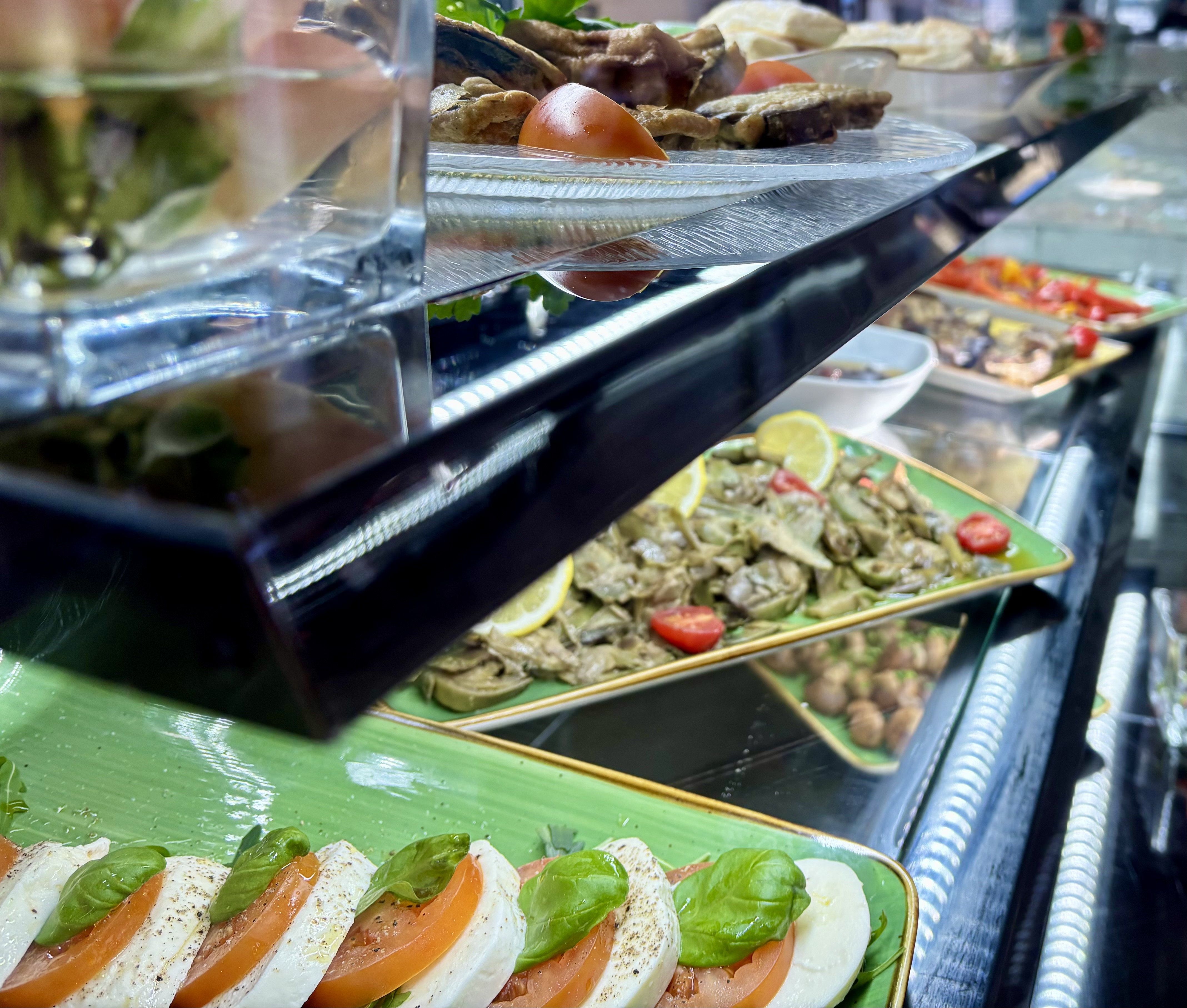Antipasti und Dolci gibts natürlich auch.