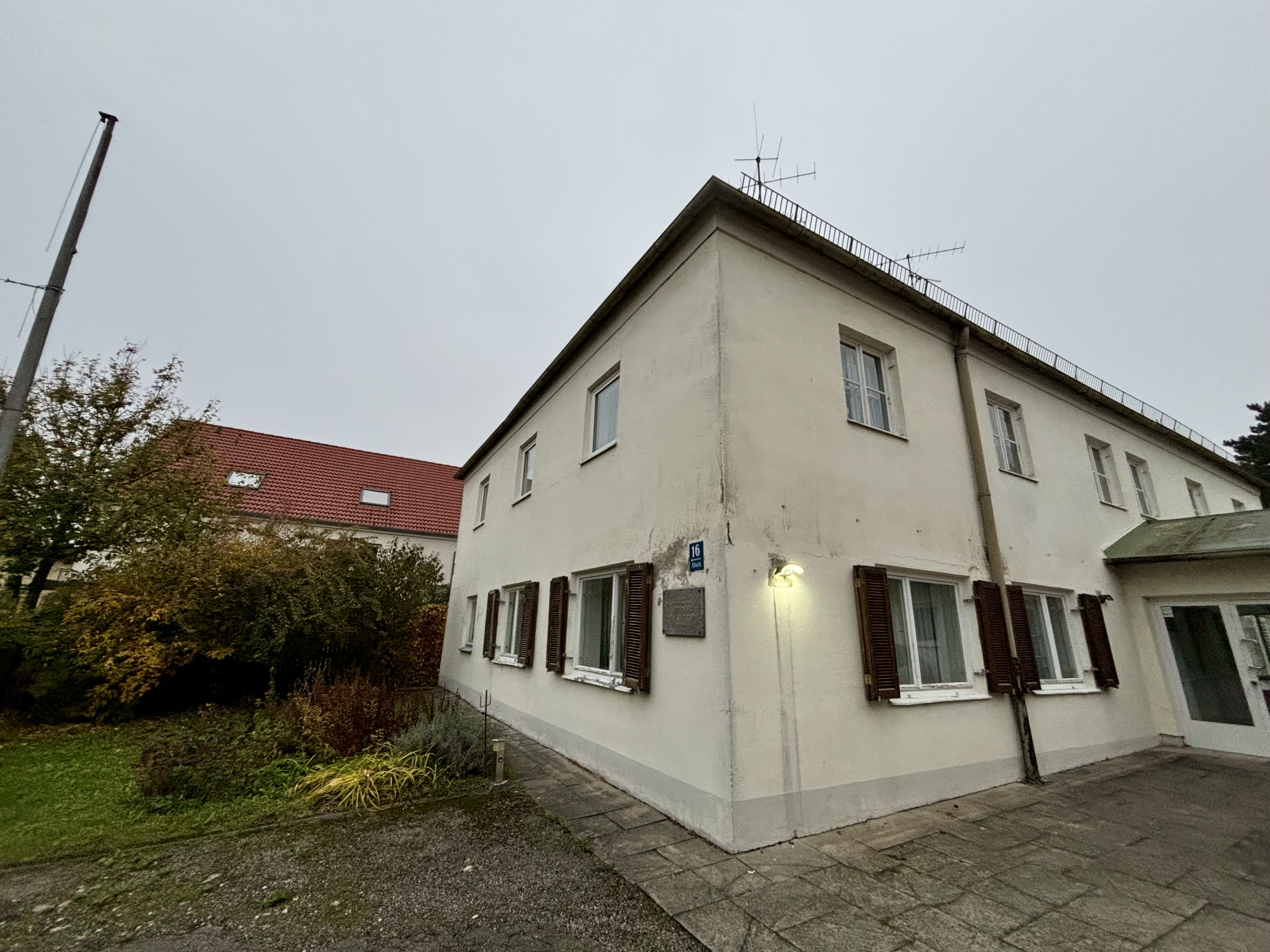 Die Alte Schule in der Altostraße wird saniert - das ist Stadtratsbeschluss.