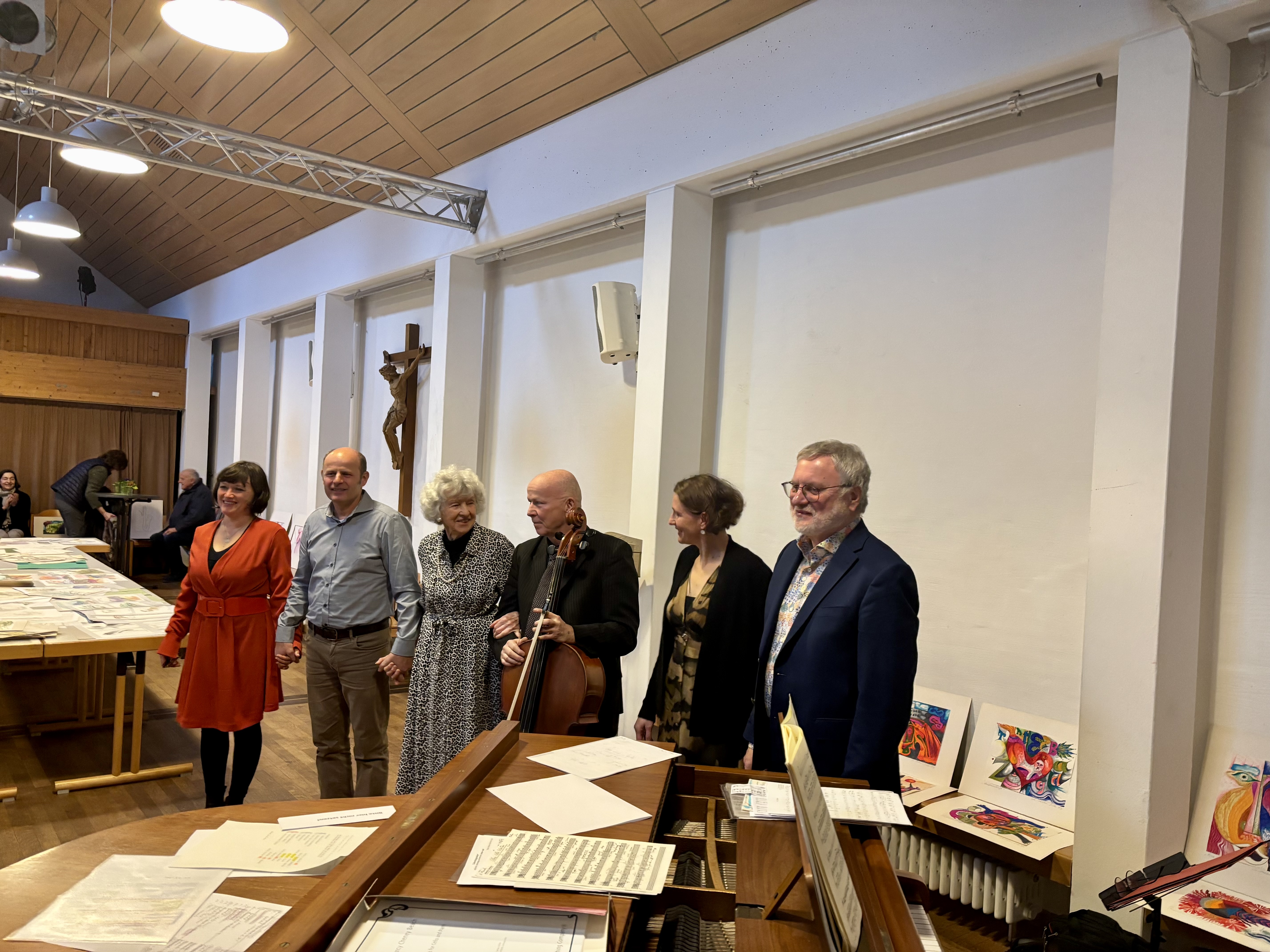  für die Künstler der Matinee Julia Pfaller, Christian Wittmann, Marianne Heller-Seitz, Andreas Thiemig, Petra Wittmann und Heinrich Lindenmayr (v.l.).