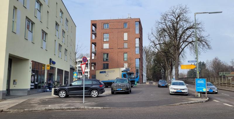 Featured image of post Gefährliche Parksituation an Henschel-/Federseestraße: BA fordert Lösung von der Stadt