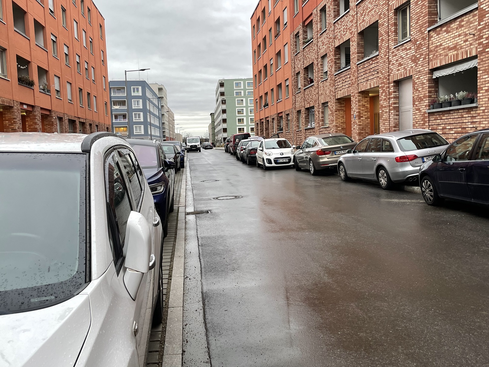 Die Freihamer Parkplatzmisere ist nicht neu. Nun wurde das Problem erneut thematisiert. AUsgang? Fraglich!