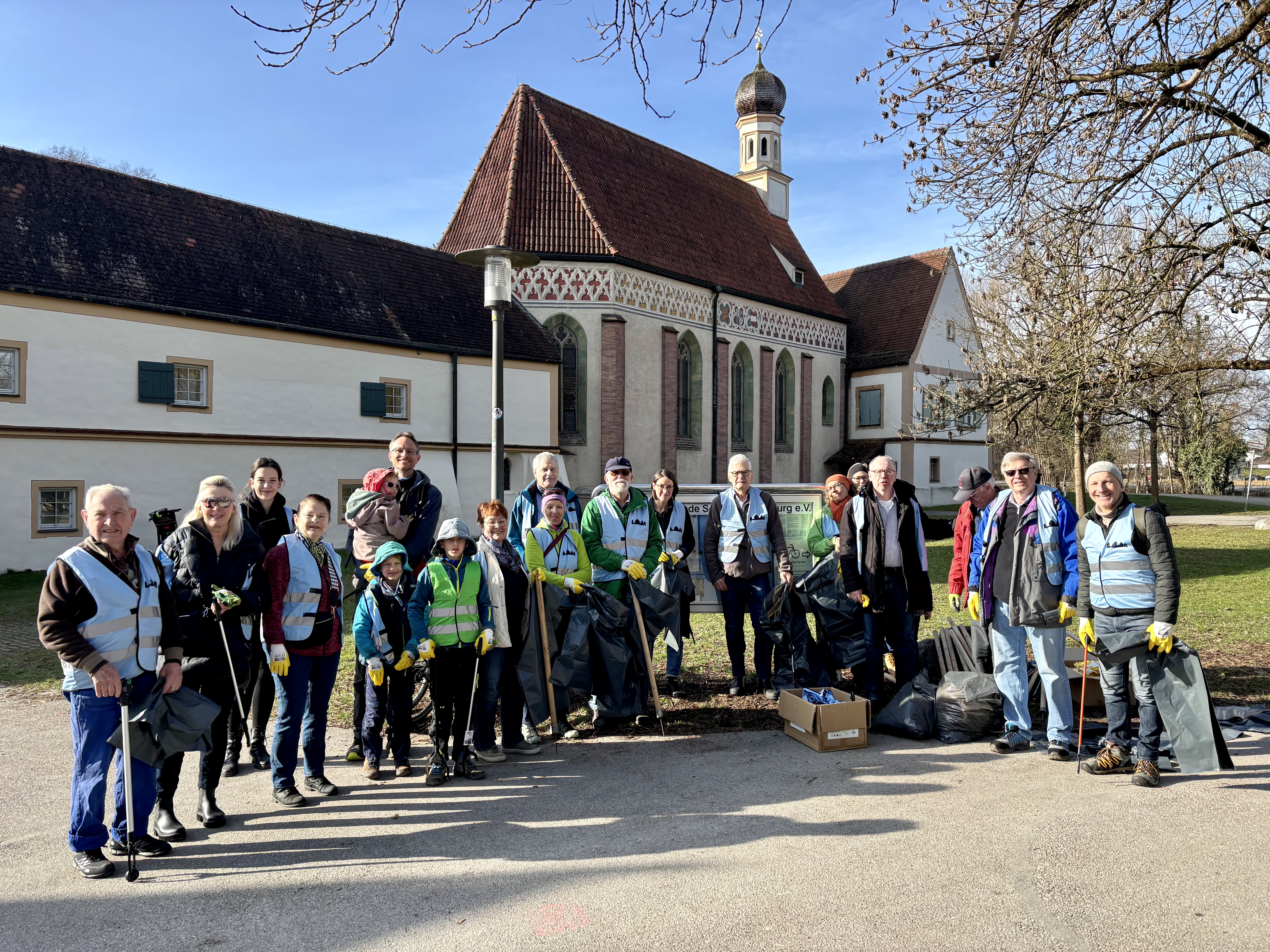 Ramadama um die Blutenburg bis zum Zehetstadel mit anschließender Brotzeit für die Helfer.