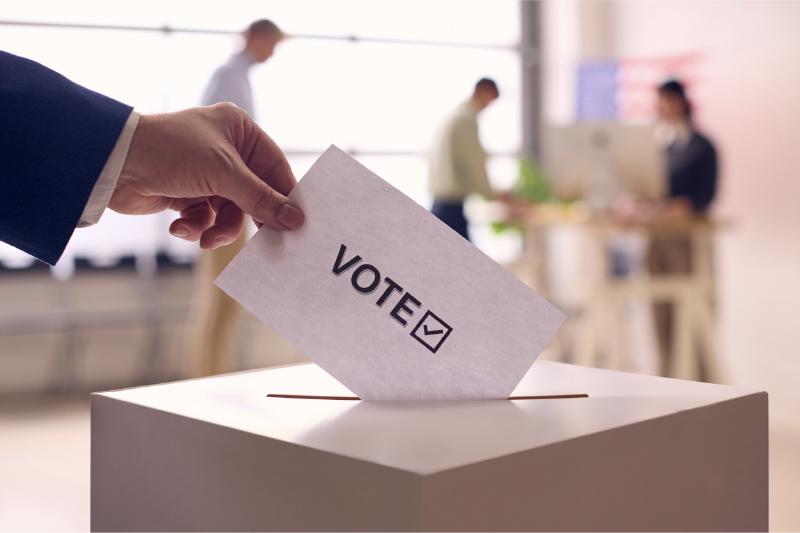 Featured image of post Bunt gewählt, Mehrheiten offen