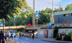 Featured image of post Ampel statt Zebrastreifen? Querung am Bahnhof Lochhausen soll sicherer werden